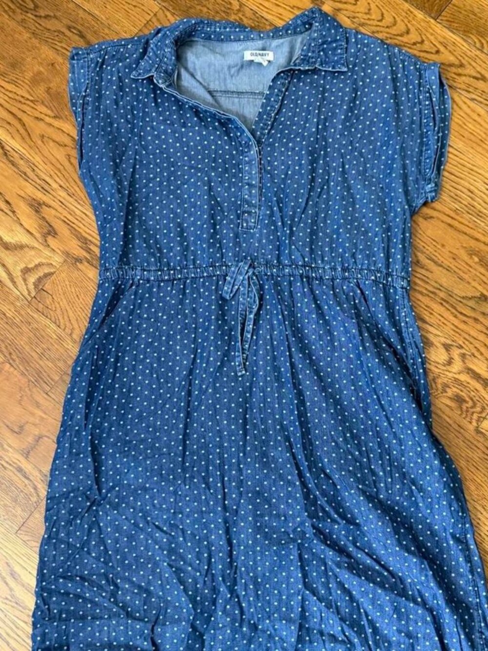Old Navy women’s blue polka dot dress with tie waist and pockets. Size S #polkad